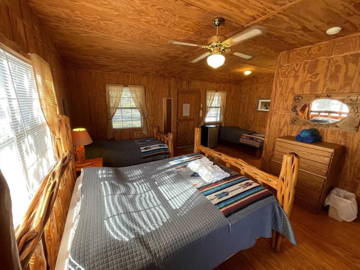 West 1077 Guest Ranch - Retreat Bed & Breakfast Tarpley ภายนอก รูปภาพ